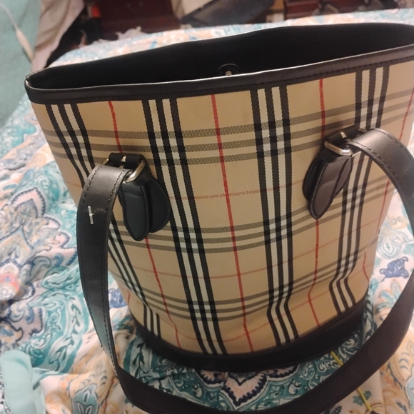 Burberry purse - Picture 1 of 5